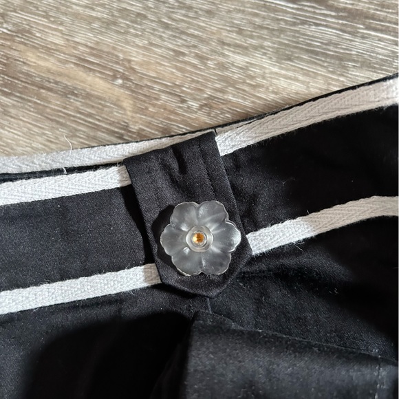 Sharon Young Black and White Floral Embroidered Capri Pants sz 6 - Picture 2 of 9